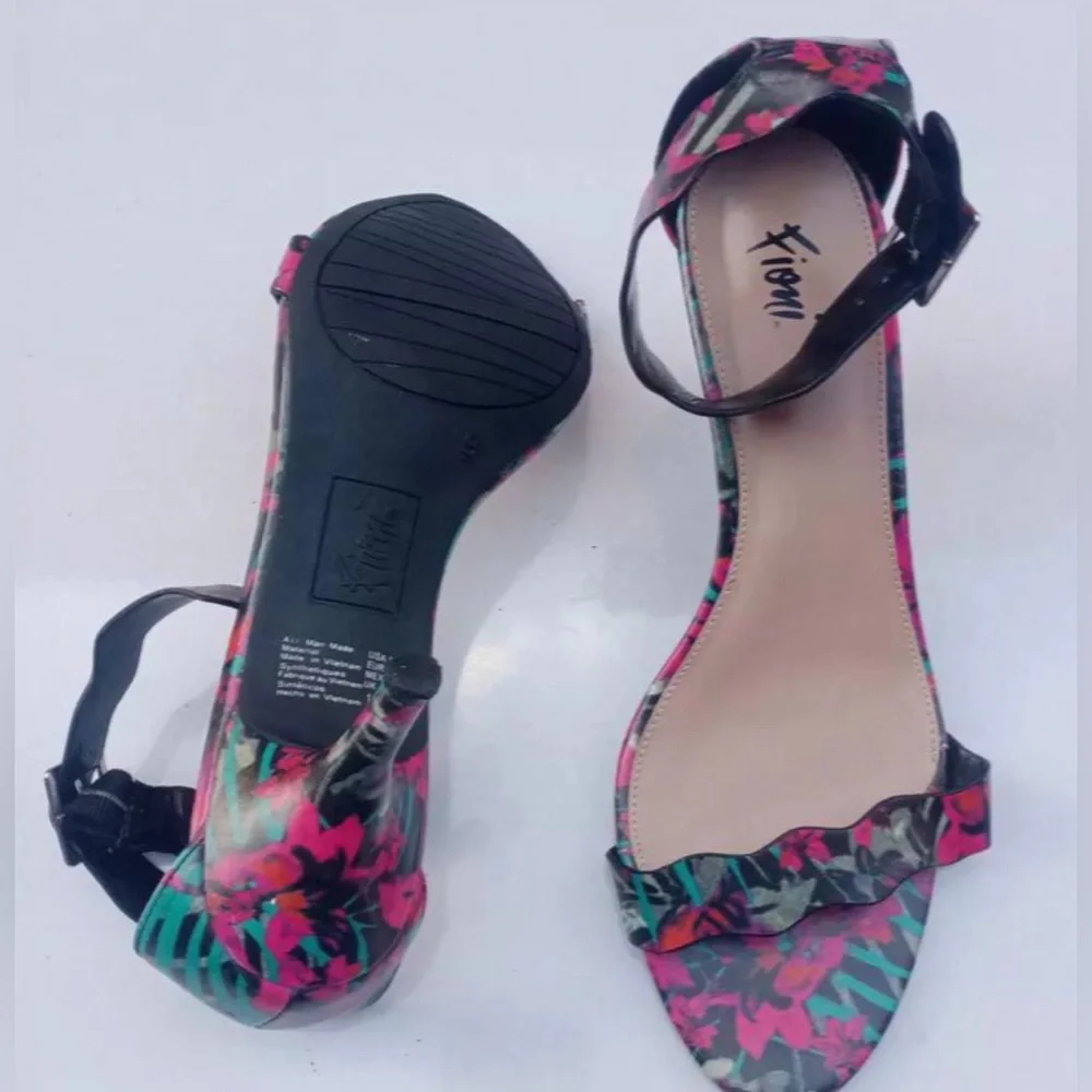 Women’s Floral Print Ankle Strap Heel Size 6